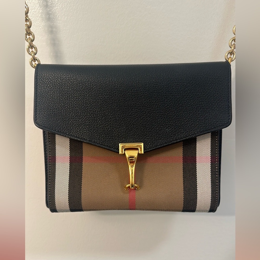 Burberry purse